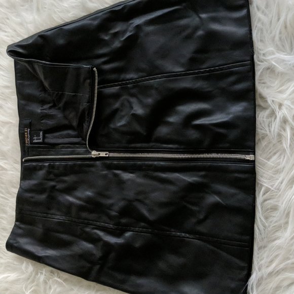 Forever 21 leather skirt - Picture 4 of 4